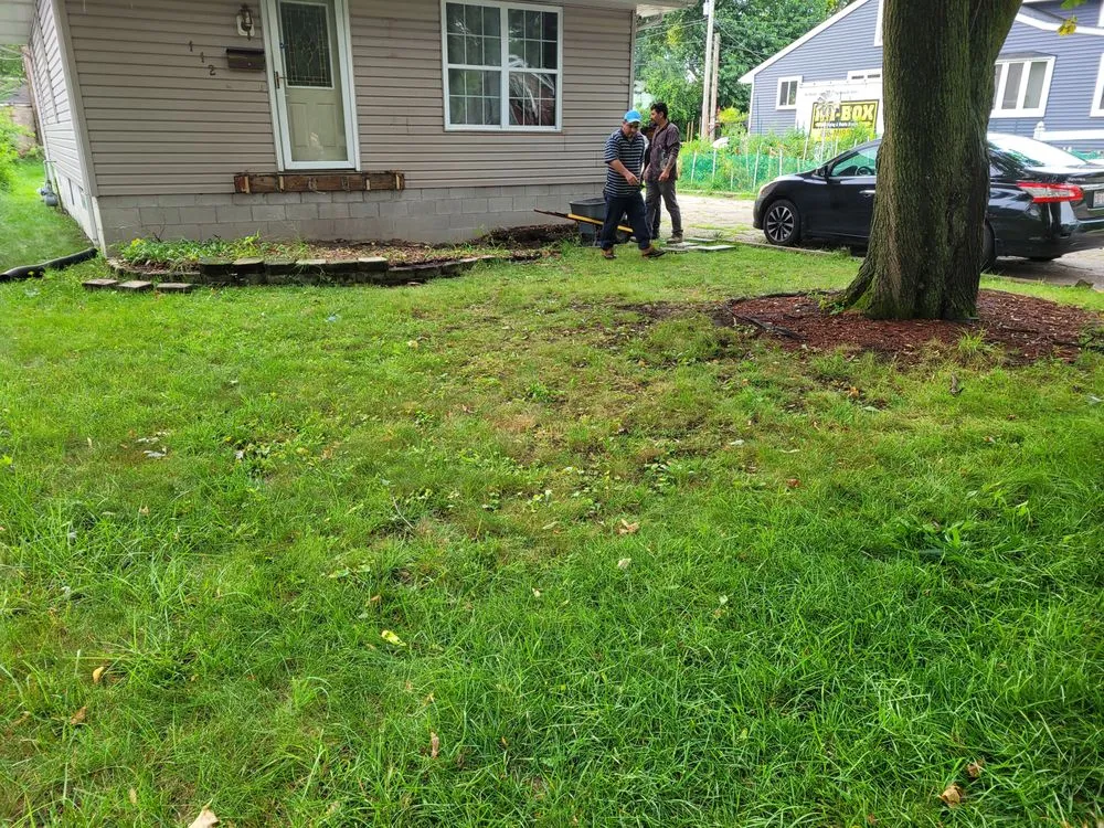 Custom outdoor landscaping in Crest Hill, IL by Ricardo Quiroz Landscaping