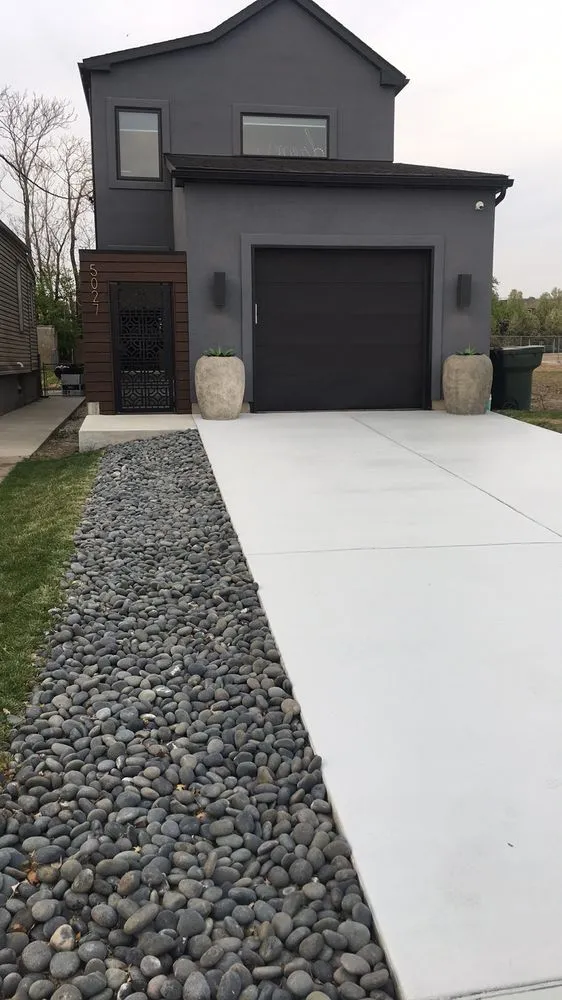 Top-rated yard cleanup service in St. Louis, MO by Ricardo´s Outdoor Pros