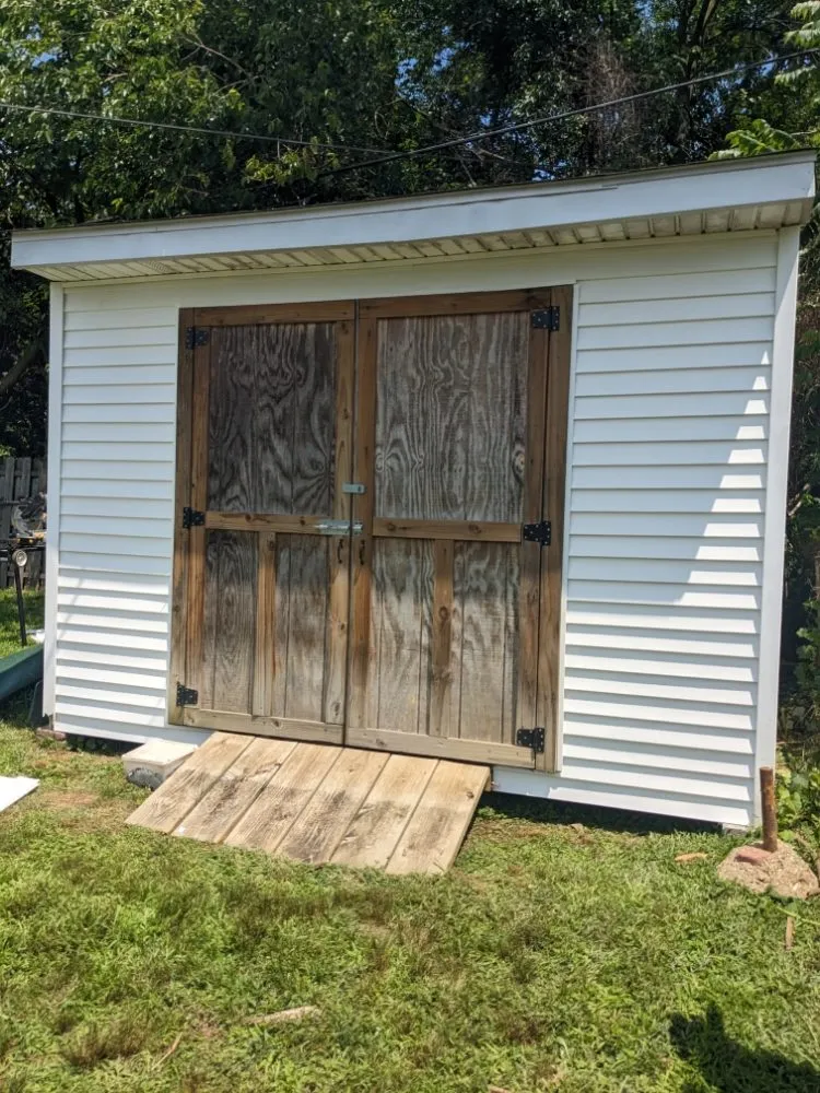 Affordable yard maintenance near you in Newark, DE by Rich Be Services