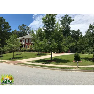 Top-rated garden landscaping with custom design in Fairburn, GA by Rich Lawn Services