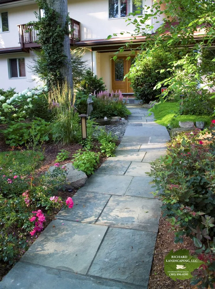 Professional garden landscaping in Bethesda, MD by Richard Landscaping
