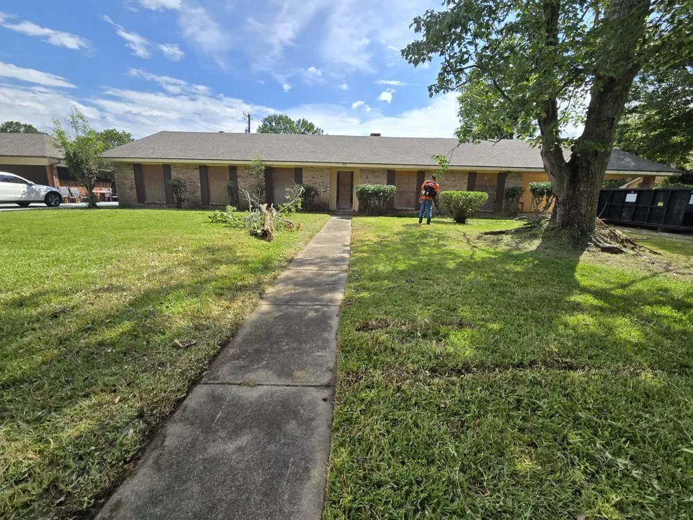 Custom lawn mowing service in Saint Martinville, LA by Richards Cleaning & Lawn Care