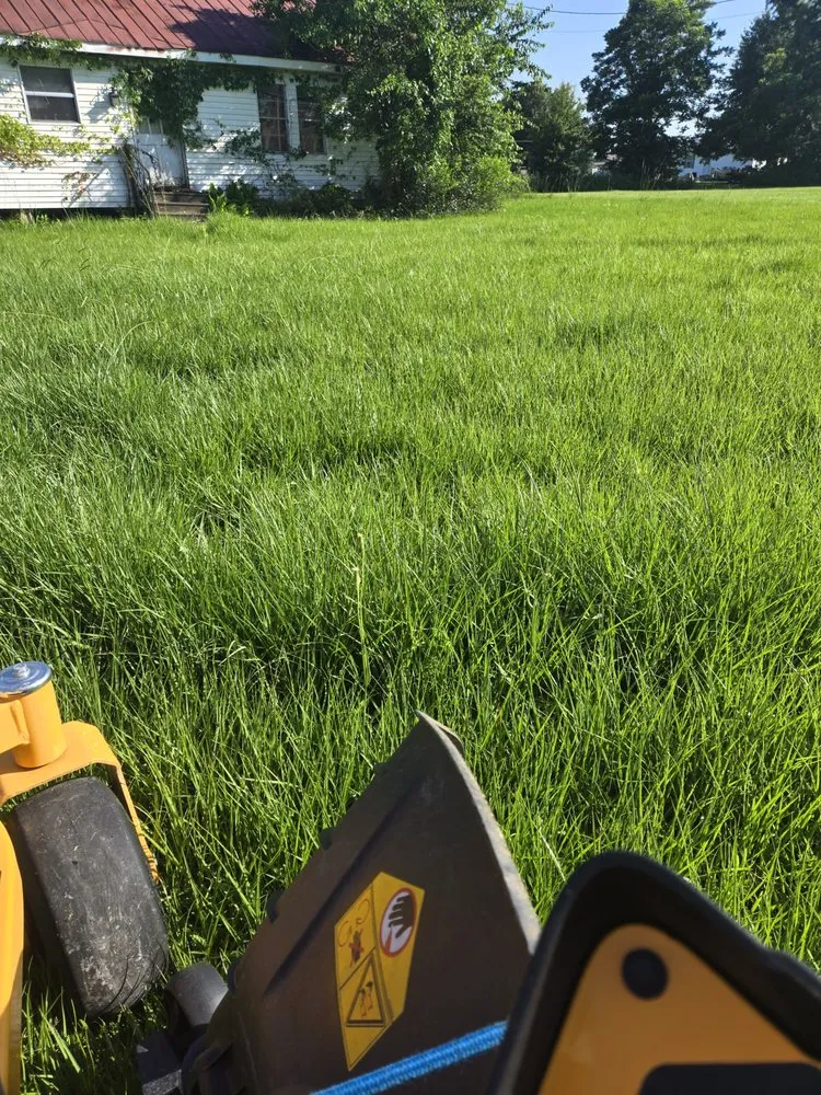 Affordable yard maintenance experts serving Saint Martinville, LA - Richards Cleaning & Lawn Care