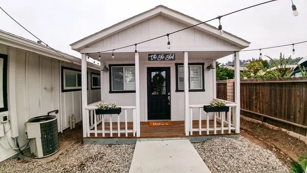 Richards Custom Living Logo