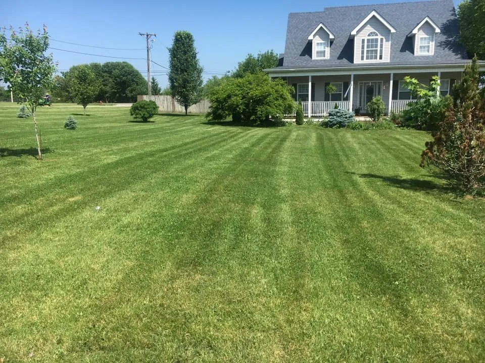Top-rated yard maintenance in Shelbyville, KY - Richards Family Lawn Care