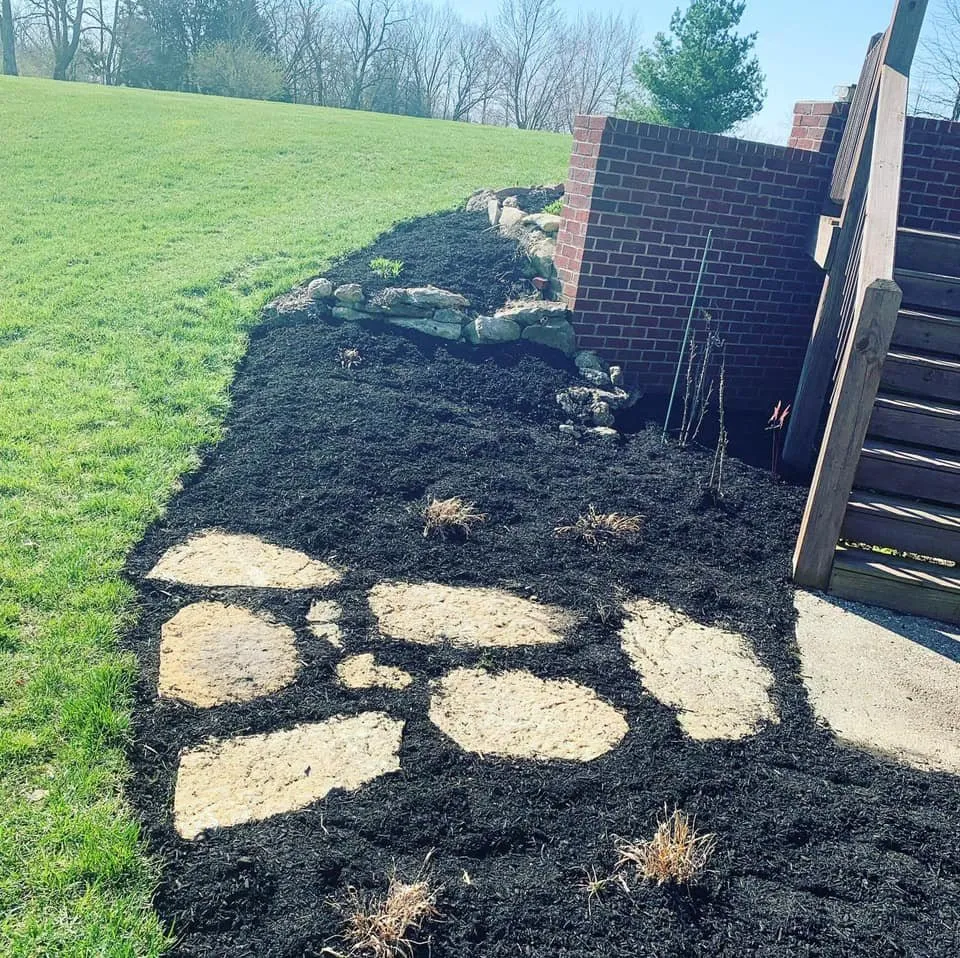 Custom lawn mowing service experts serving Shelbyville, KY - Richards Family Lawn Care