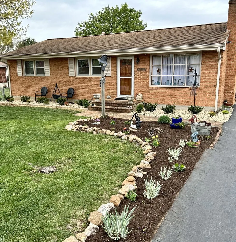 Top-rated yard maintenance in Daleville, VA - Richards Landscaping