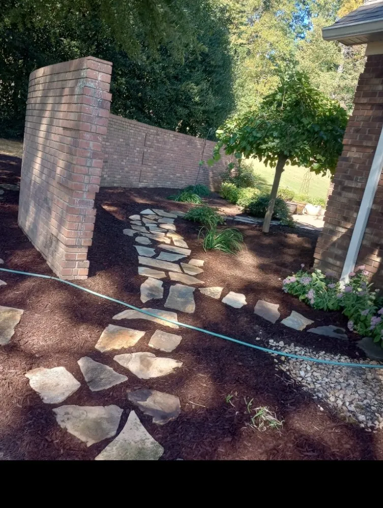 Expert landscape installation experts serving Paris, TN - Richards Landscaping