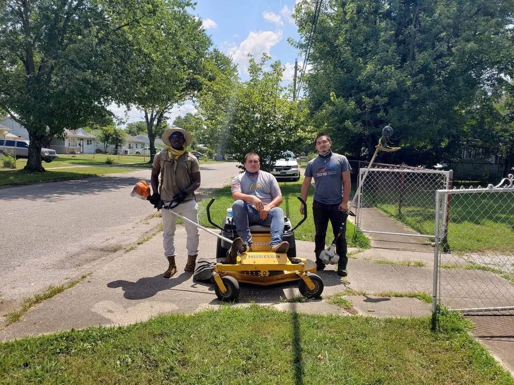 Trusted lawn care service experts serving Louisville, KY - Richards Lawn Care