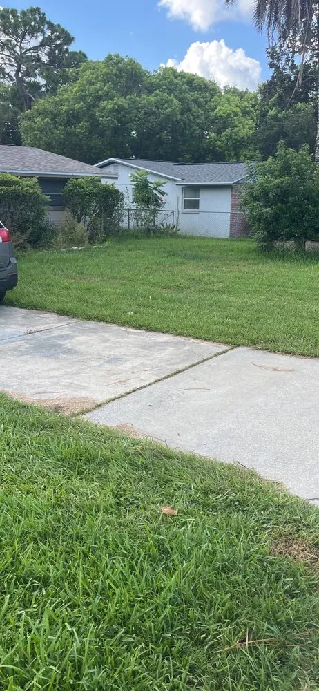 Professional lawn mowing service experts serving New Prt Rchy, FL - Richards Lawn Care