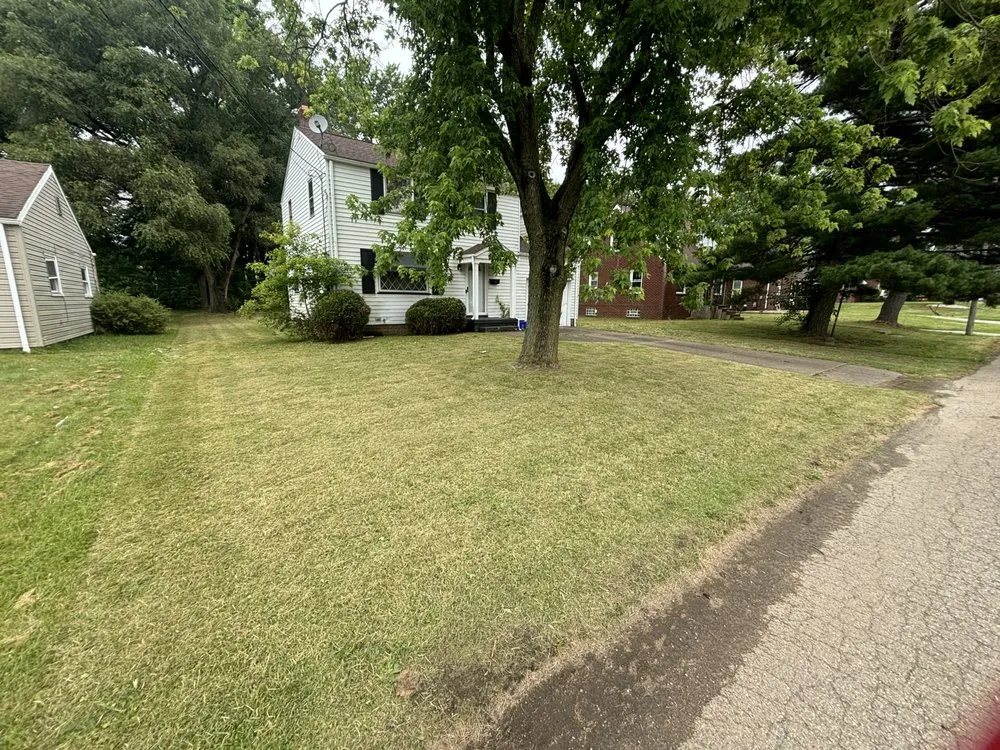 Top-rated garden landscaping in Canton, OH by Richards Reliable Sources