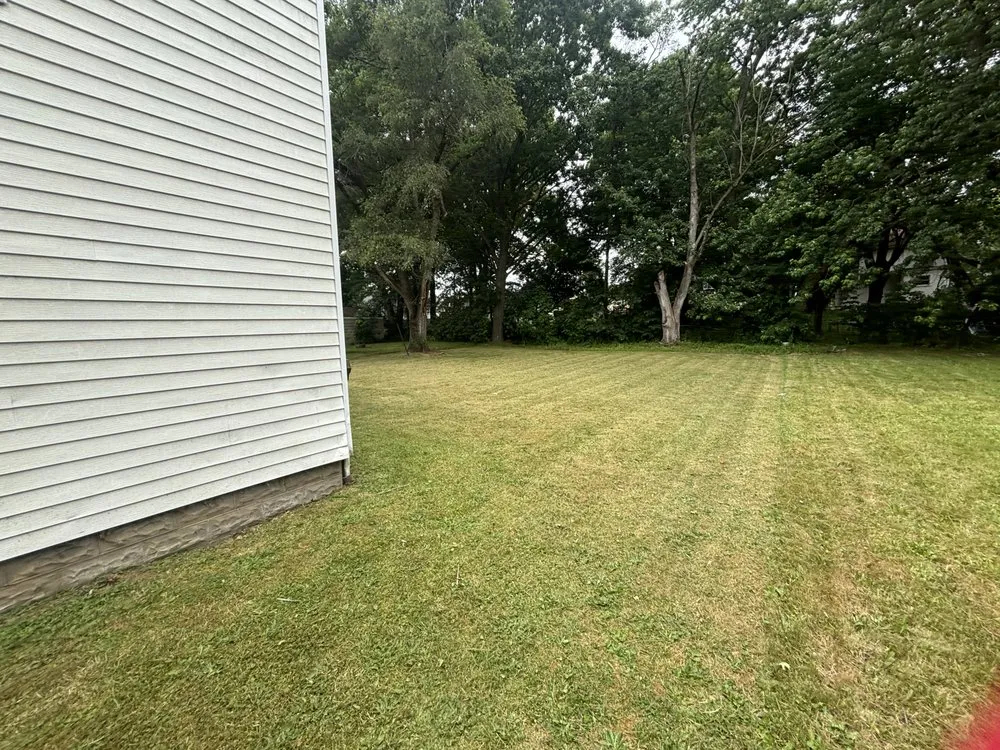 Trusted lawn mowing service in Canton, OH - Richards Reliable Sources