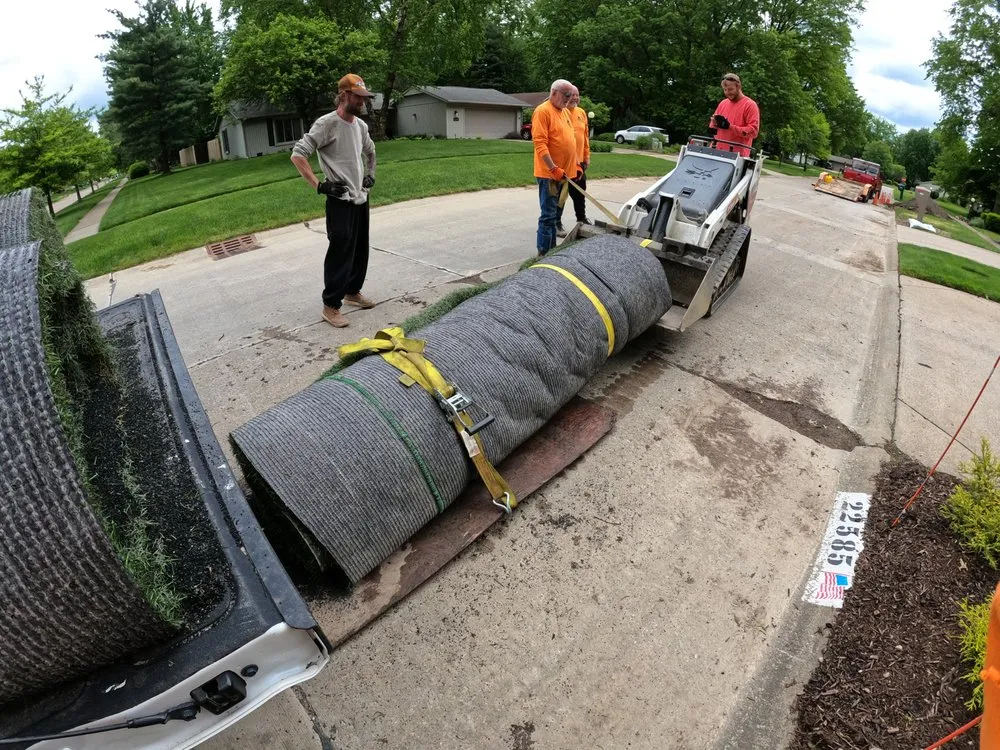 Reliable yard cleanup service experts serving Cleveland, OH - Richards Your Outdoor Connection