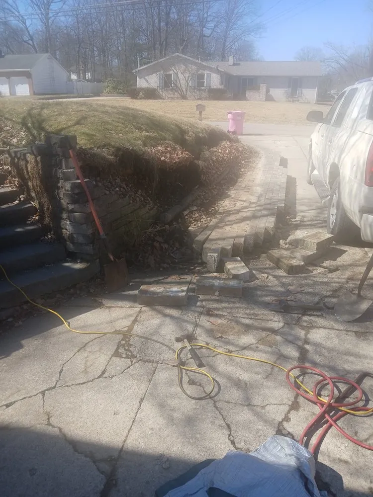 Custom yard maintenance experts serving Mansfield, OH - Riches Landscaping and Hauling