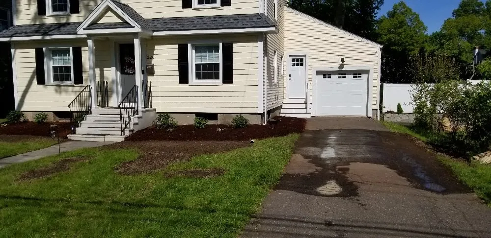 Reliable lawn care service in Manchester, CT - Richman Family Landscape