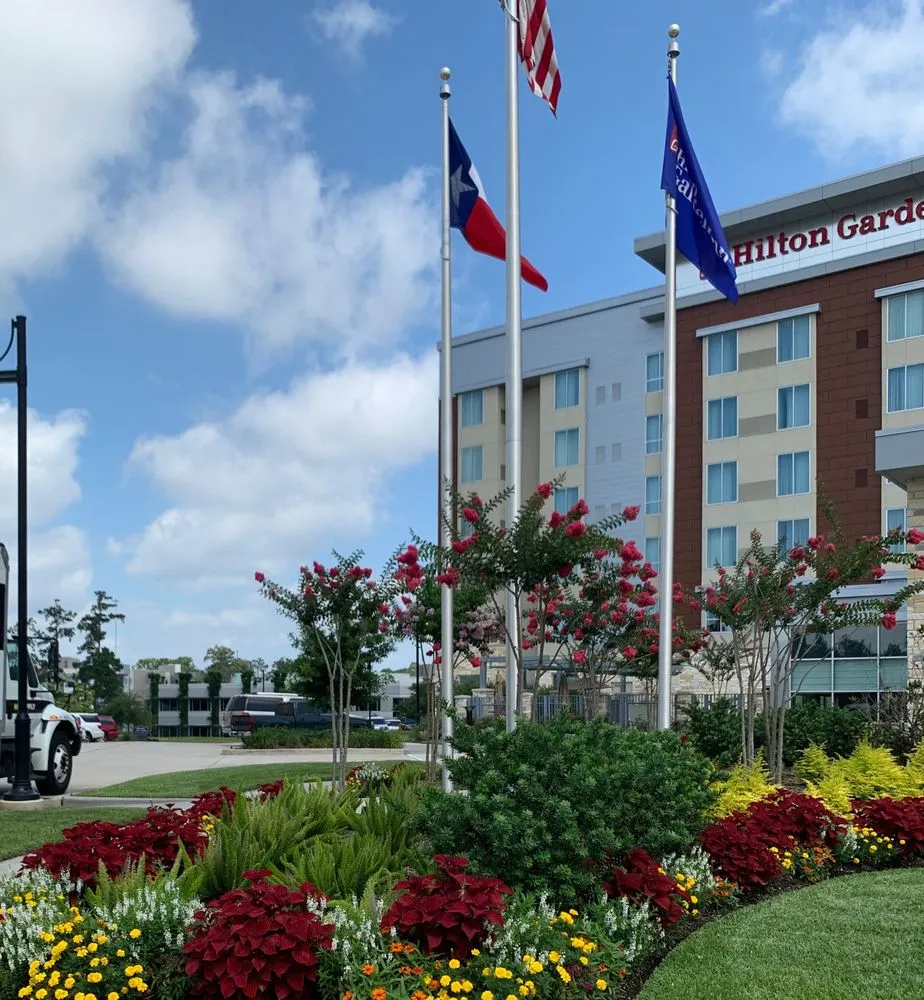 Expert outdoor landscaping experts serving Houston, TX - Richmond & Associates Landscaping