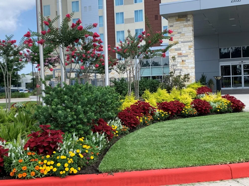 Reliable landscape design experts serving Houston, TX - Richmond & Associates Landscaping