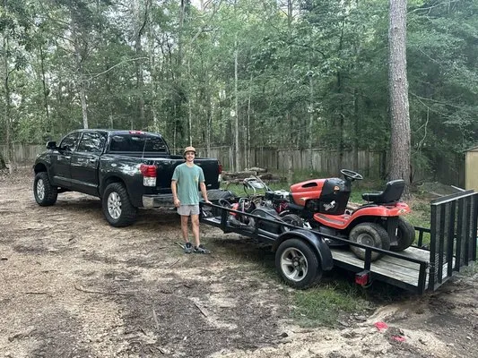 Richmonds Lawncare & Cleaning Logo