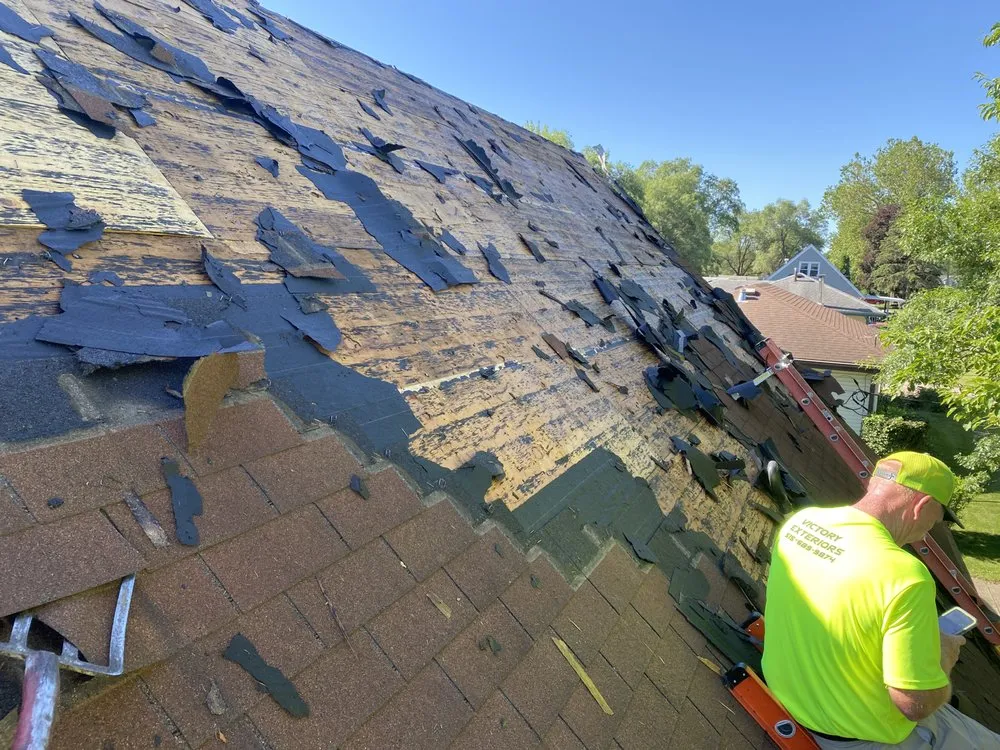 Affordable lawn care service experts serving Des Moines, IA - Rich’s construction