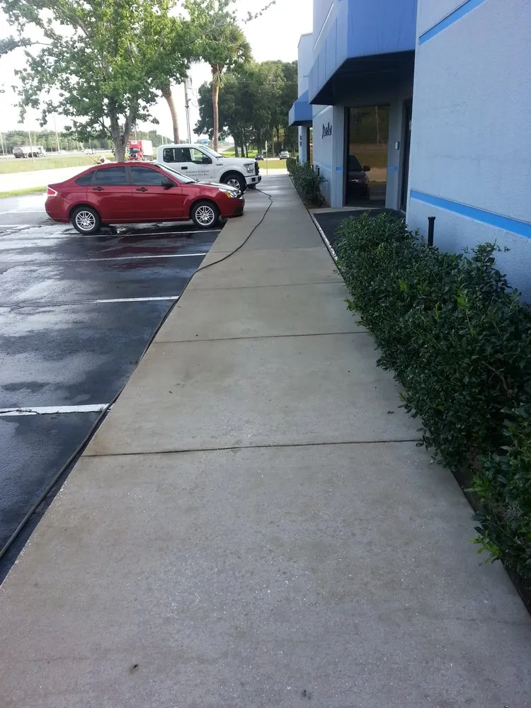 Custom garden landscaping with custom design in Ocala, FL by Rich's Lawn & Pressure Washing Service