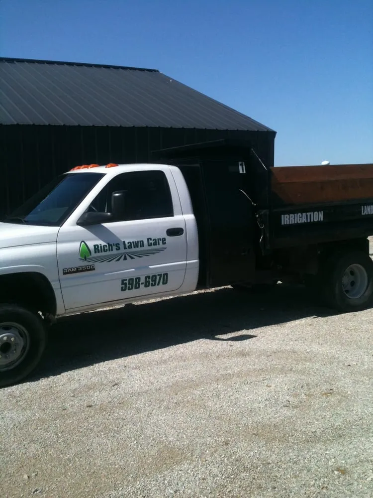 Professional yard maintenance experts serving Newburgh, IN - Rich's Lawnscape