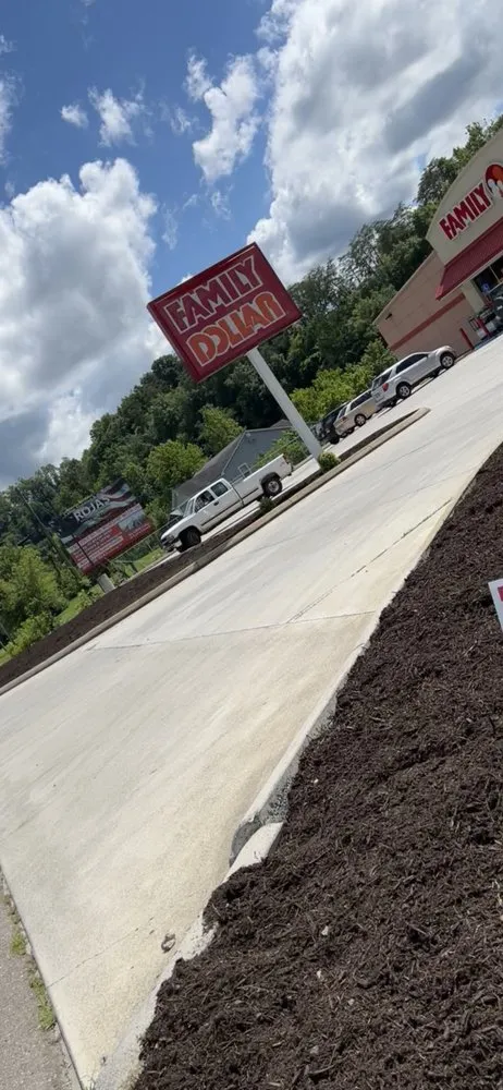 Local lawn mowing service experts serving Pigeon Forge, TN - RichScape Lawn&Gardening