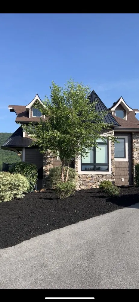 Custom yard maintenance in Pigeon Forge, TN by RichScape Lawn&Gardening