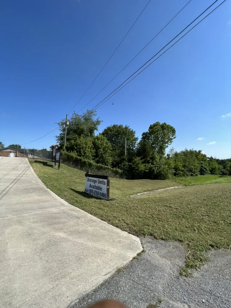 Reliable yard cleanup service experts serving Pigeon Forge, TN - RichScape Lawn&Gardening