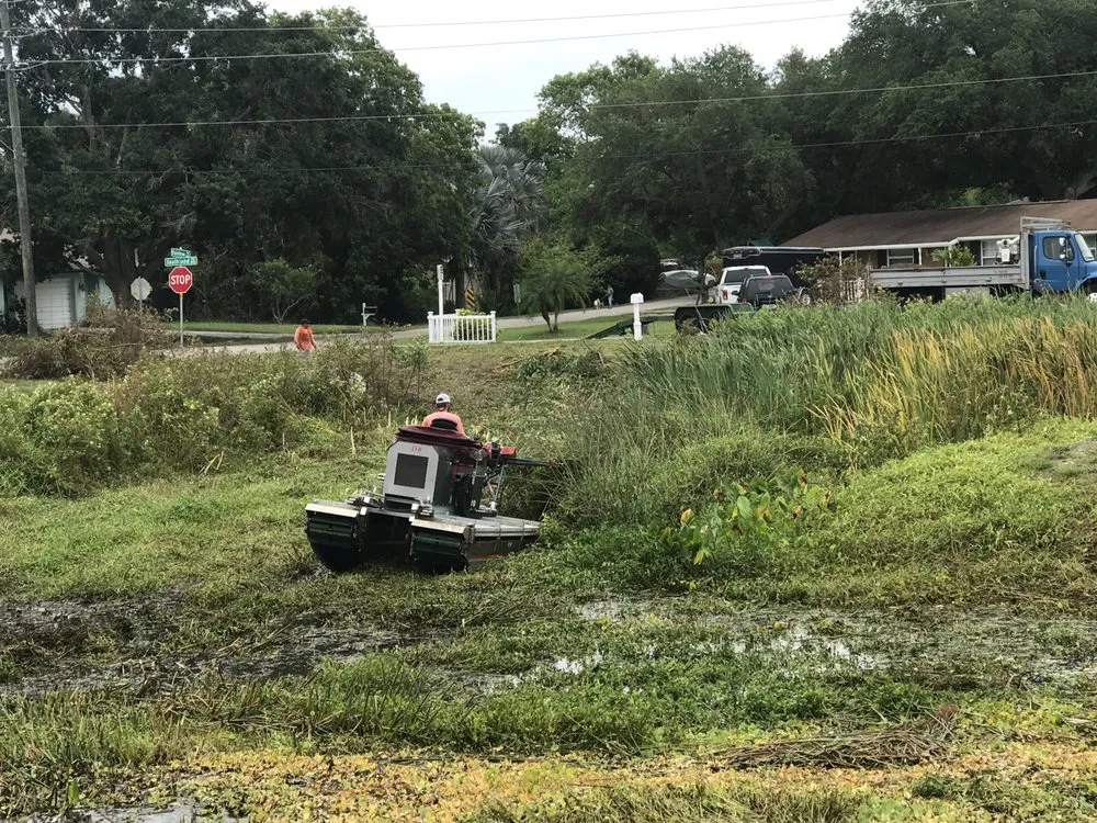 Top-rated lawn care service in Myakka City, FL by Rick Richards