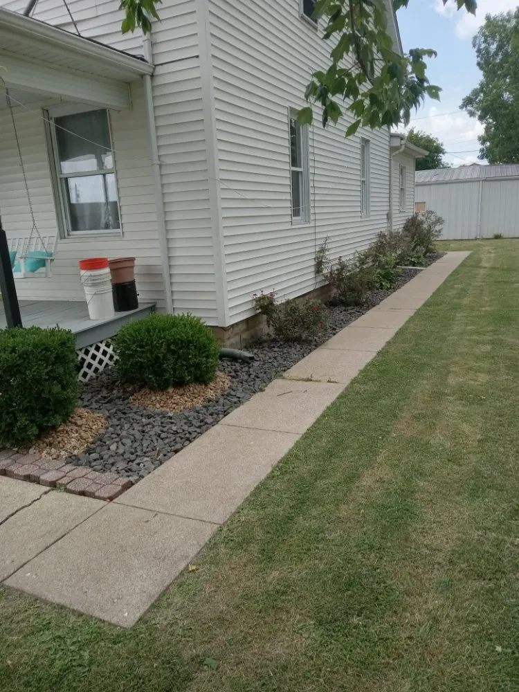 Affordable yard cleanup service near you in Beckemeyer, IL by Ricketts Lawncare
