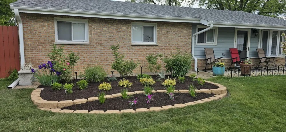 Custom outdoor landscaping in Bolingbrook, IL - Rick's Landscaping & Lawn Care