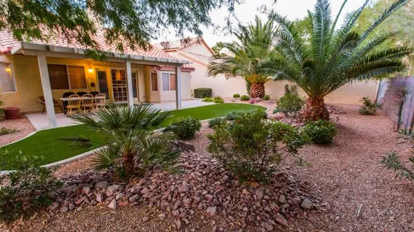 Rick's Lawn & Landscaping Logo