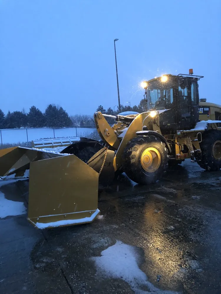 Custom lawn mowing service for beautiful yards across Aurora, IL - Rick's Mulch And Snow