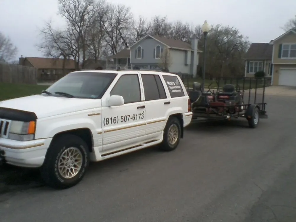 Top-rated garden landscaping in Kearney, MO by Rick's Neighborhood Lawn Mowing