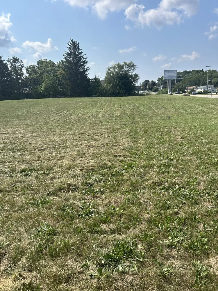 Custom yard cleanup service with custom design across Grand Rapids, MI - Ricky’s Lawn Care