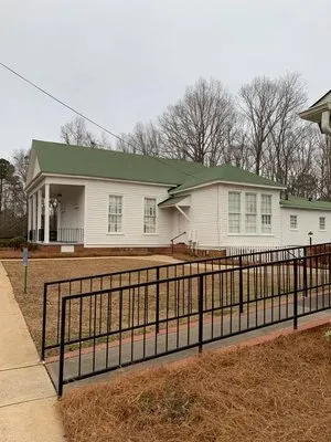 Rideau's Landcare & Pinestraw Logo