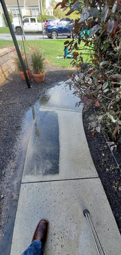 Custom outdoor landscaping in Elizabethtown, PA by Riden Works