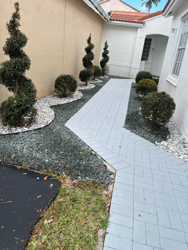 Affordable garden landscaping near you across Davie, FL - Ridge's Landscaping & Lawn Service