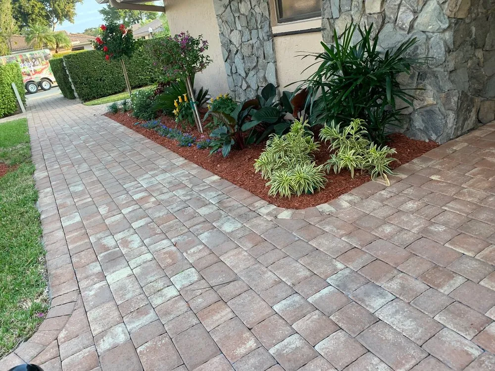 Professional landscaping services for year-round maintenance across Davie, FL - Ridge's Landscaping & Lawn Service