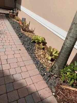 Ridge's Landscaping & Lawn Service Logo