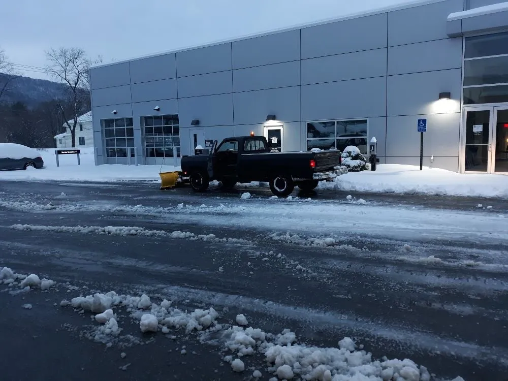 Custom lawn mowing service in Woodstock, VA - Riff