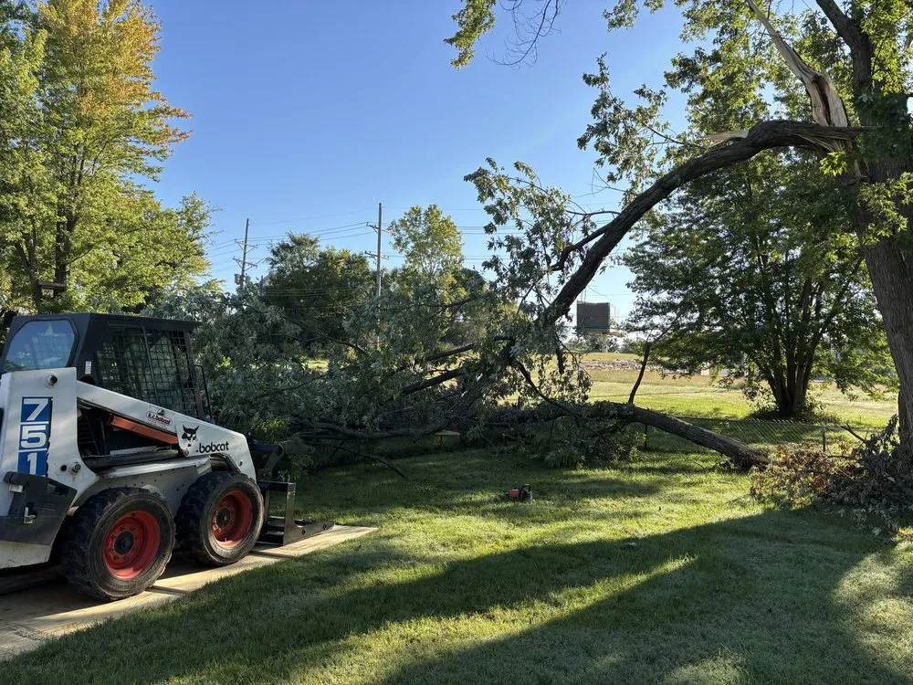 Expert lawn mowing service in Pleasant Hill, MO - Riffle