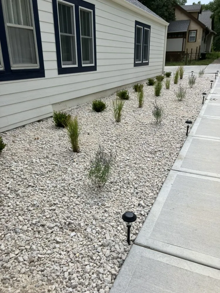 Custom garden landscaping in Pleasant Hill, MO by Riffle