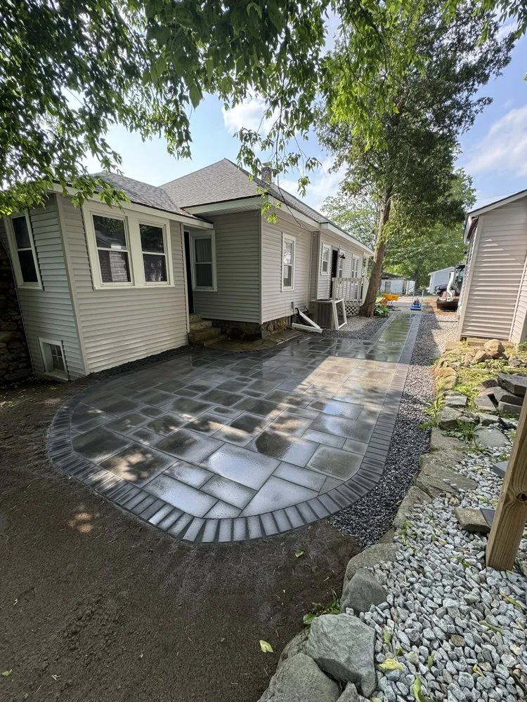 Professional outdoor landscaping in Milford, NH by Riggins Hardscaping