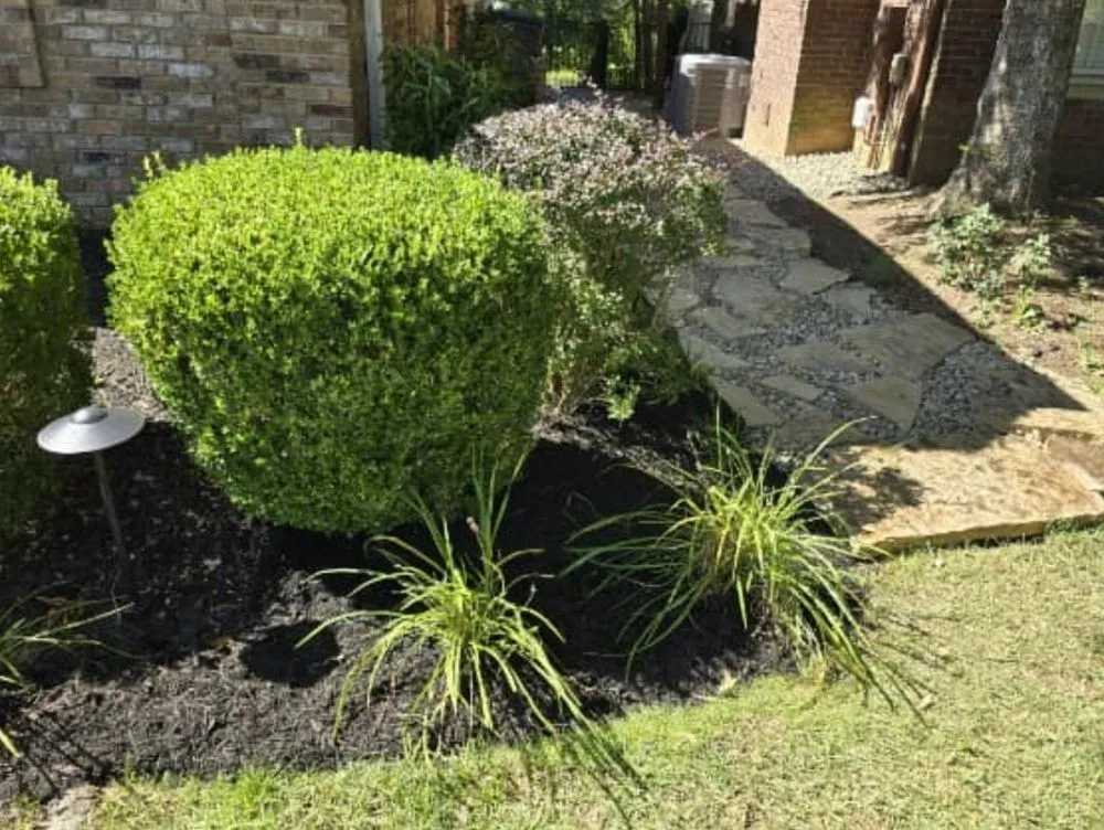 Local outdoor landscaping experts serving Jeffersontown, KY - Right Choice Land Management