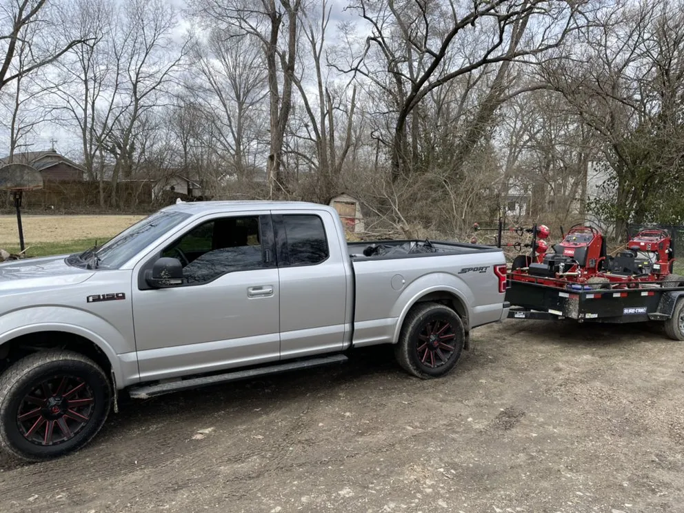 Affordable yard cleanup service for residential properties across Hamilton, OH - Right Cut Lawncare