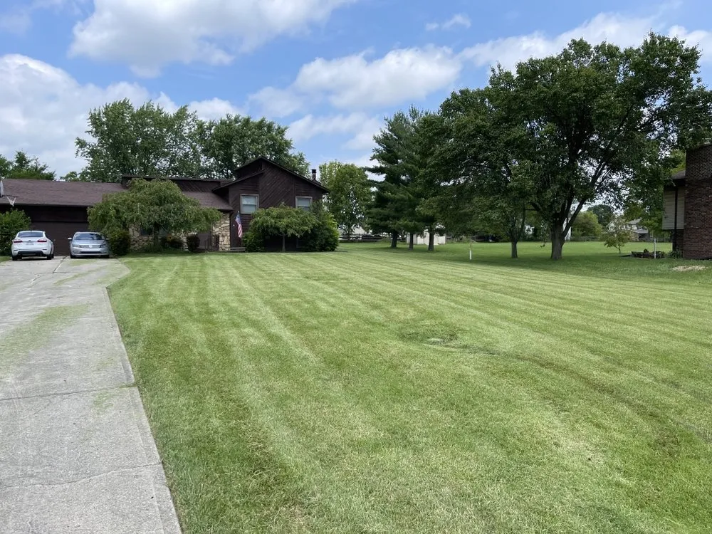 Expert lawn care service experts serving Hamilton, OH - Right Cut Lawncare