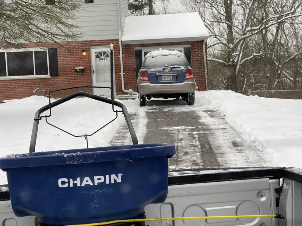 Top-rated lawn care service in Hamilton, OH by Right Cut Lawncare