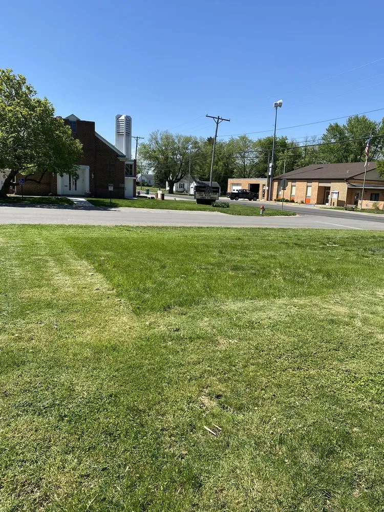 Reliable yard cleanup service for outdoor upgrades across Springfield, IL - Right Edge Lawn Care