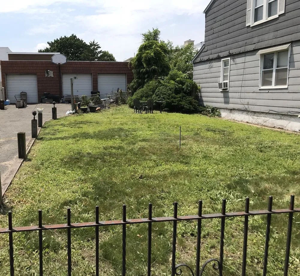 Reliable yard maintenance for residential properties in Jamaica, NY by Right Lawn Care Inc